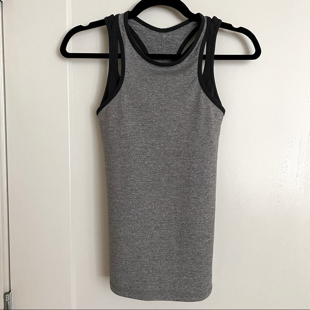 Lululemon Tank Top w/ Built in Sports Bra Size 4
